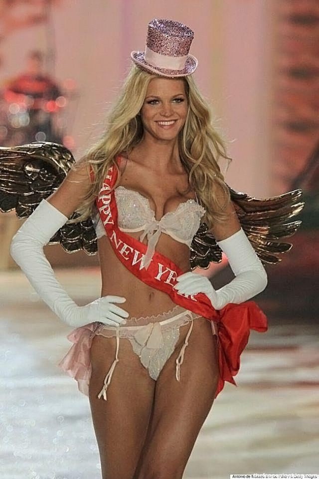 Erin Heatherton Nude LEAKED The Fappening &amp; Sexy (151 Photos + Possible Porn Video)