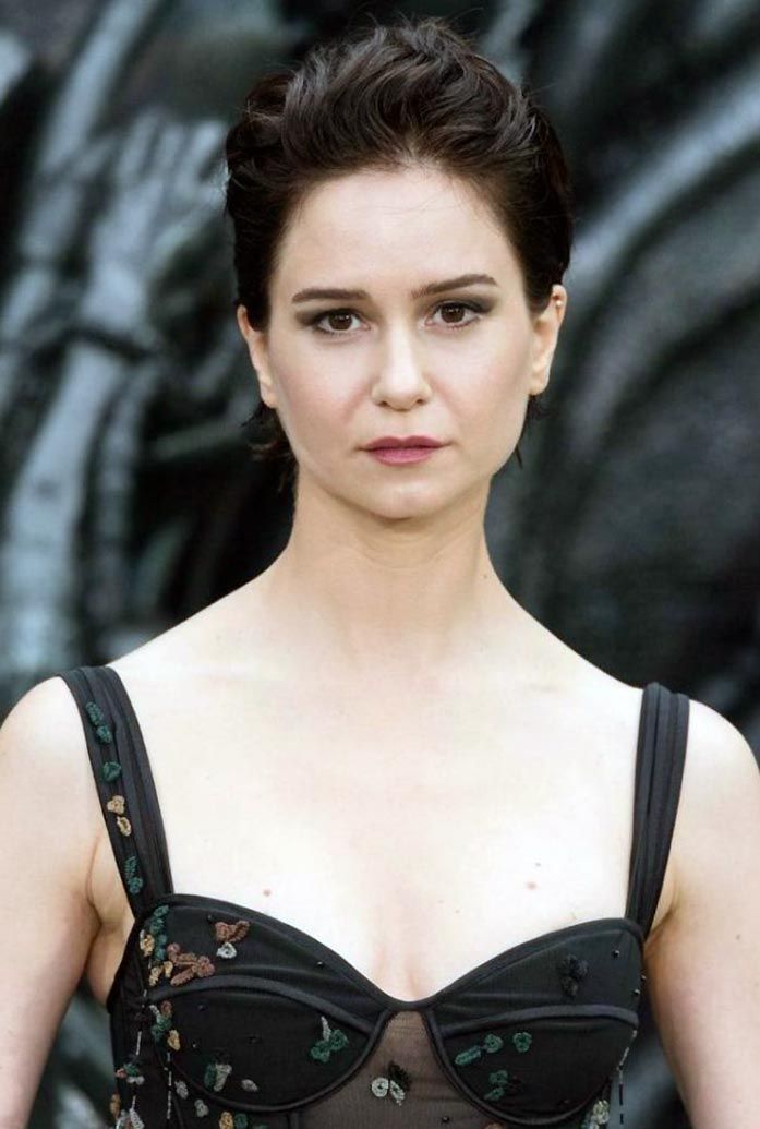 Katherine Waterston Nude And Sexy (100 Photos + Hot &amp; Sex Scenes)