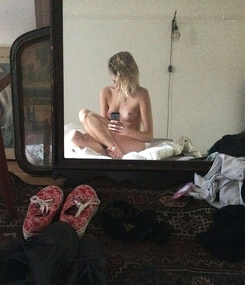 Stella Maxwell Nude LEAKED The Fappening &amp; Sexy – Part 1 (157 Photos &amp; Possible Sex Tape Porn Video)