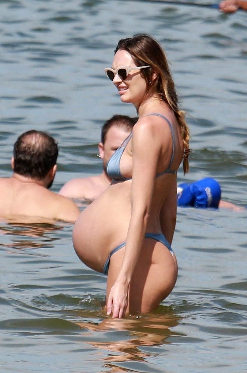 0427041557360_160_10-Candice-Swanepoel-Pregnant-Sexy-Bikini-thefappeningblog.com_.jpg