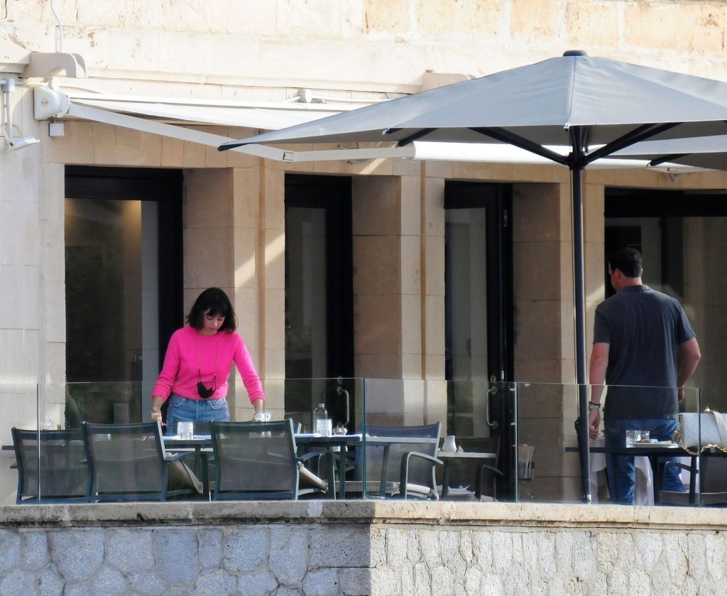 Ana De Armas Looks to Be in Good Spirits as She Enjoys Breakfast at Palma De Mallorca (42 Photos)