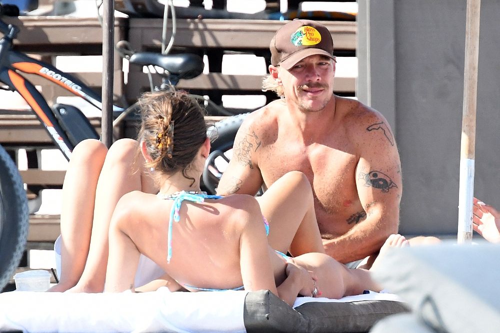 DJ Diplo Looks Happy With Girls on the Beach in Miami (29 Photos)