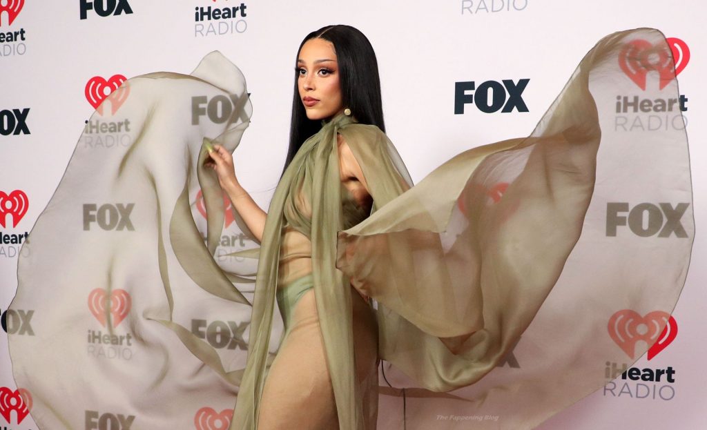 Doja Cat Shows Off Her Tits at the 2021 iHeartRadio Music Awards (63 Photos)