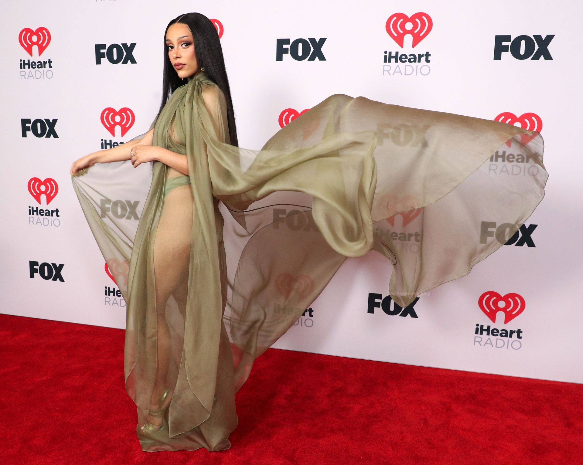 Doja Cat Shows Off Her Tits at the 2021 iHeartRadio Music Awards (63 Photos...
