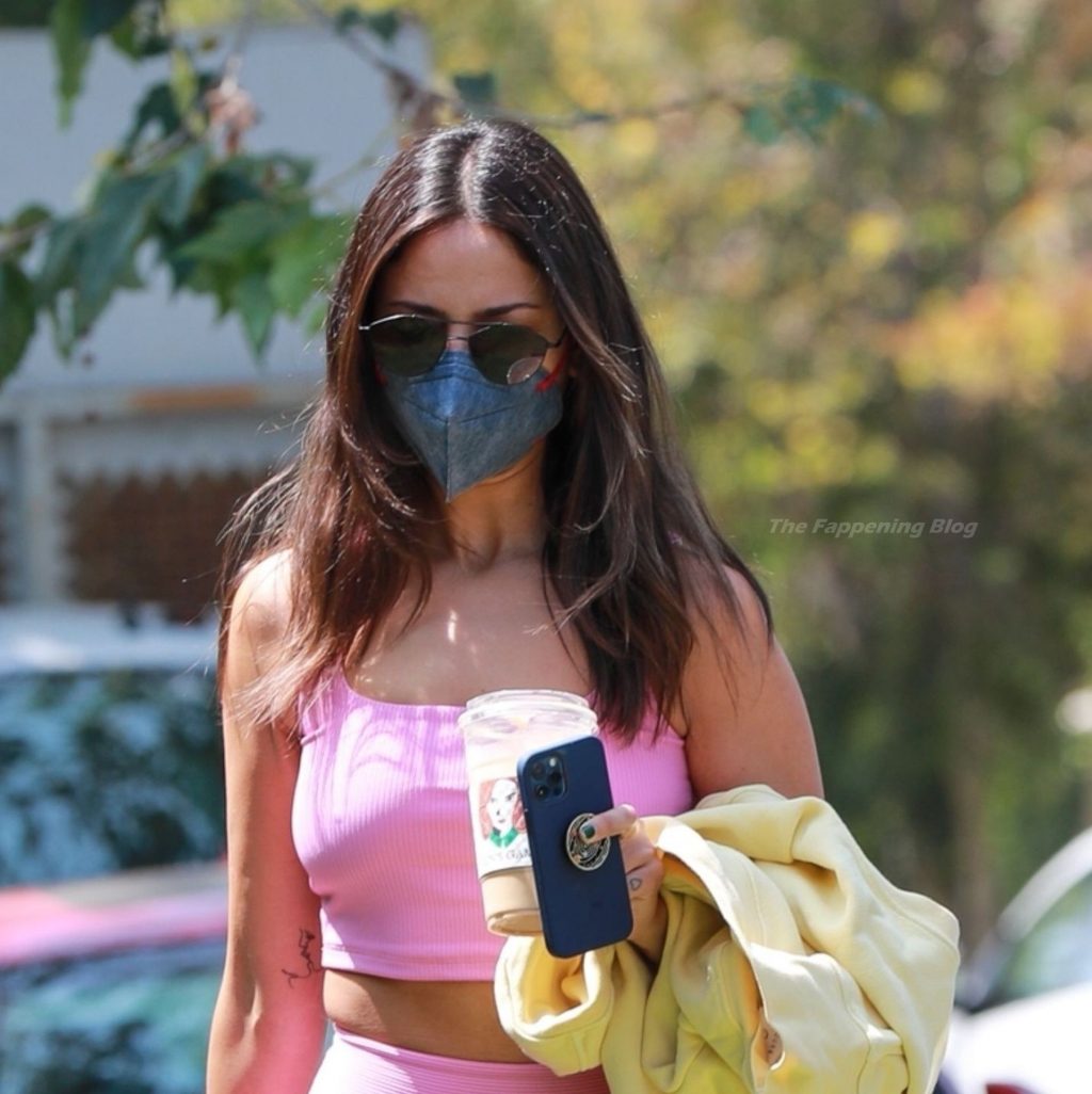 Eiza Gonzalez is Pretty in Pink as She Heads to a Pilates Class (32 Photos)