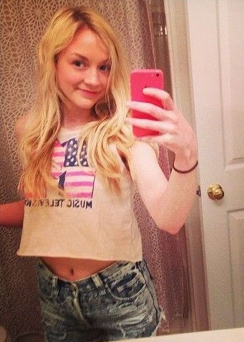 Emily Kinney Nude Collection (95 Sexy &amp; Leaked Photos, Porn and Sex Scenes)