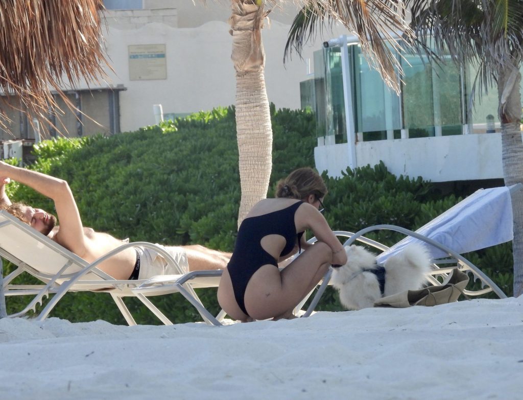 Francesca Farago Looks Incredible as She Hits the Beach in a Swimsuit (59 Photos)