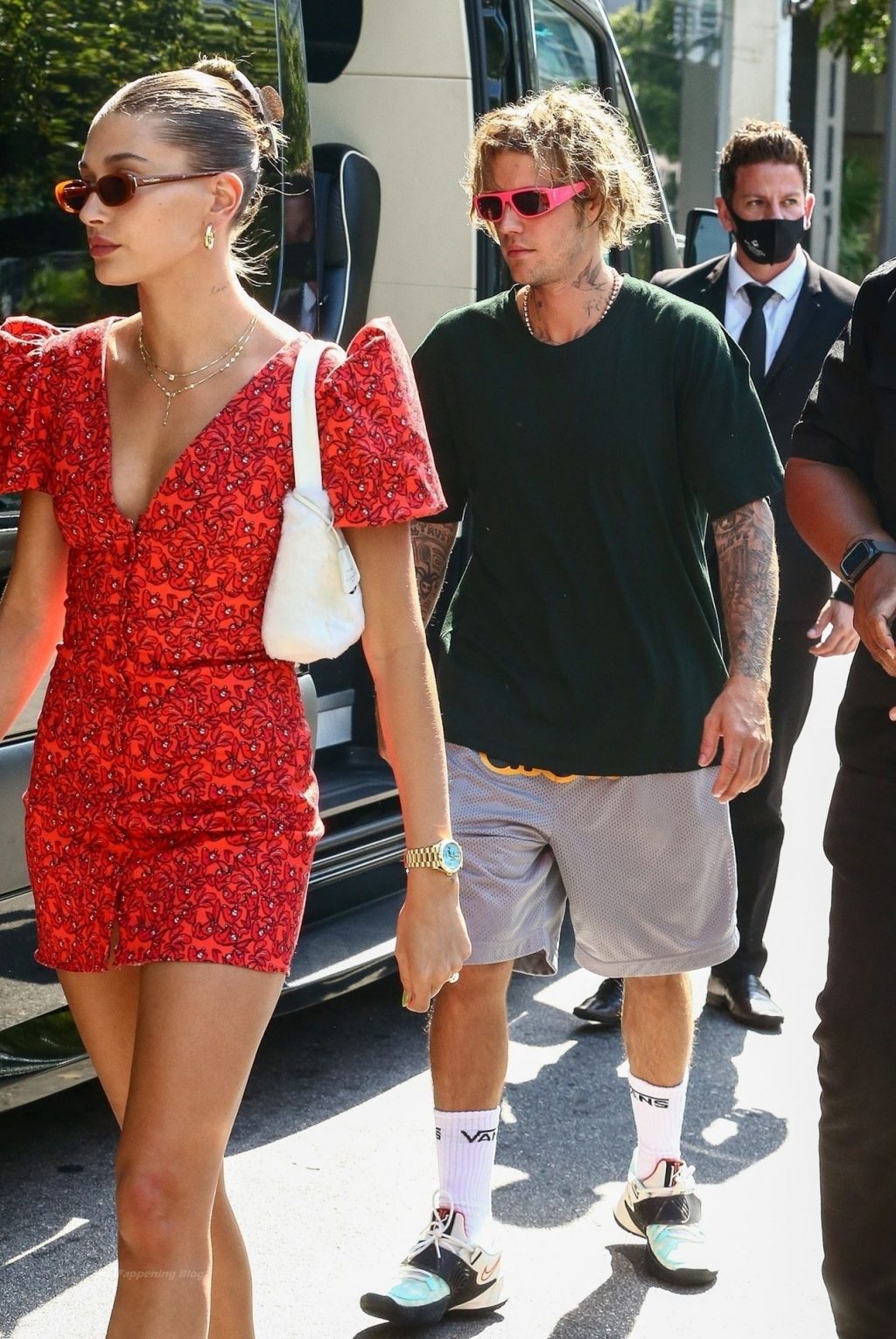 Hailey &amp; Justin Bieber are Seen During a Miami Shopping Trip (32 Photos)