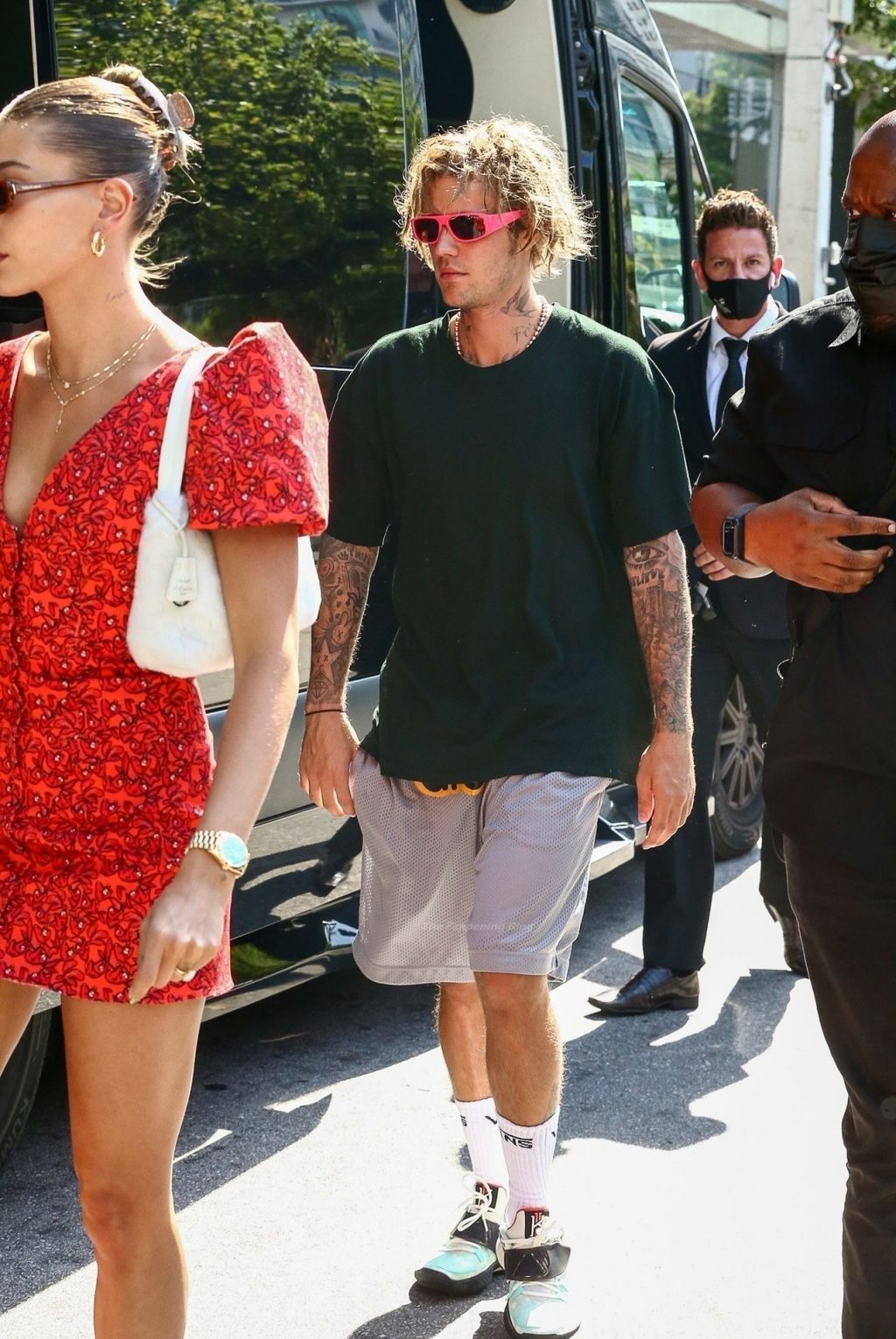 Hailey &amp; Justin Bieber are Seen During a Miami Shopping Trip (32 Photos)