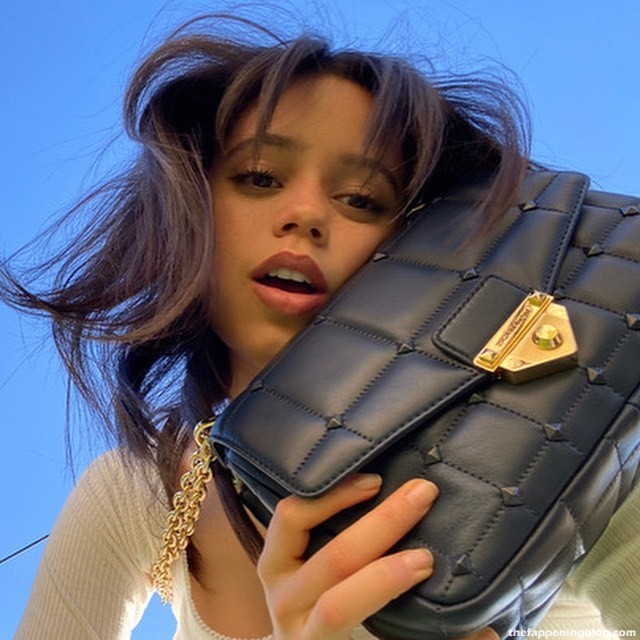 Jenna Ortega Sexy (15 Photos)