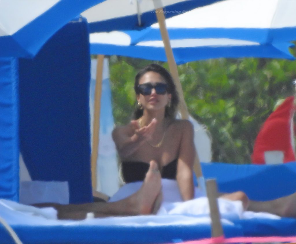 Jessica Alba Soaks Up the Sun in Miami with Her Husband Cash Warren (85 Photos)