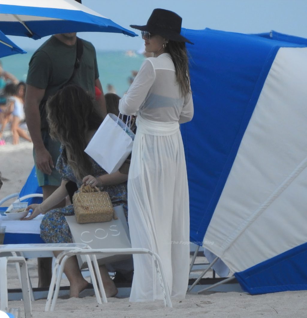 Jessica Alba Soaks Up the Sun in Miami with Her Husband Cash Warren (85 Photos)