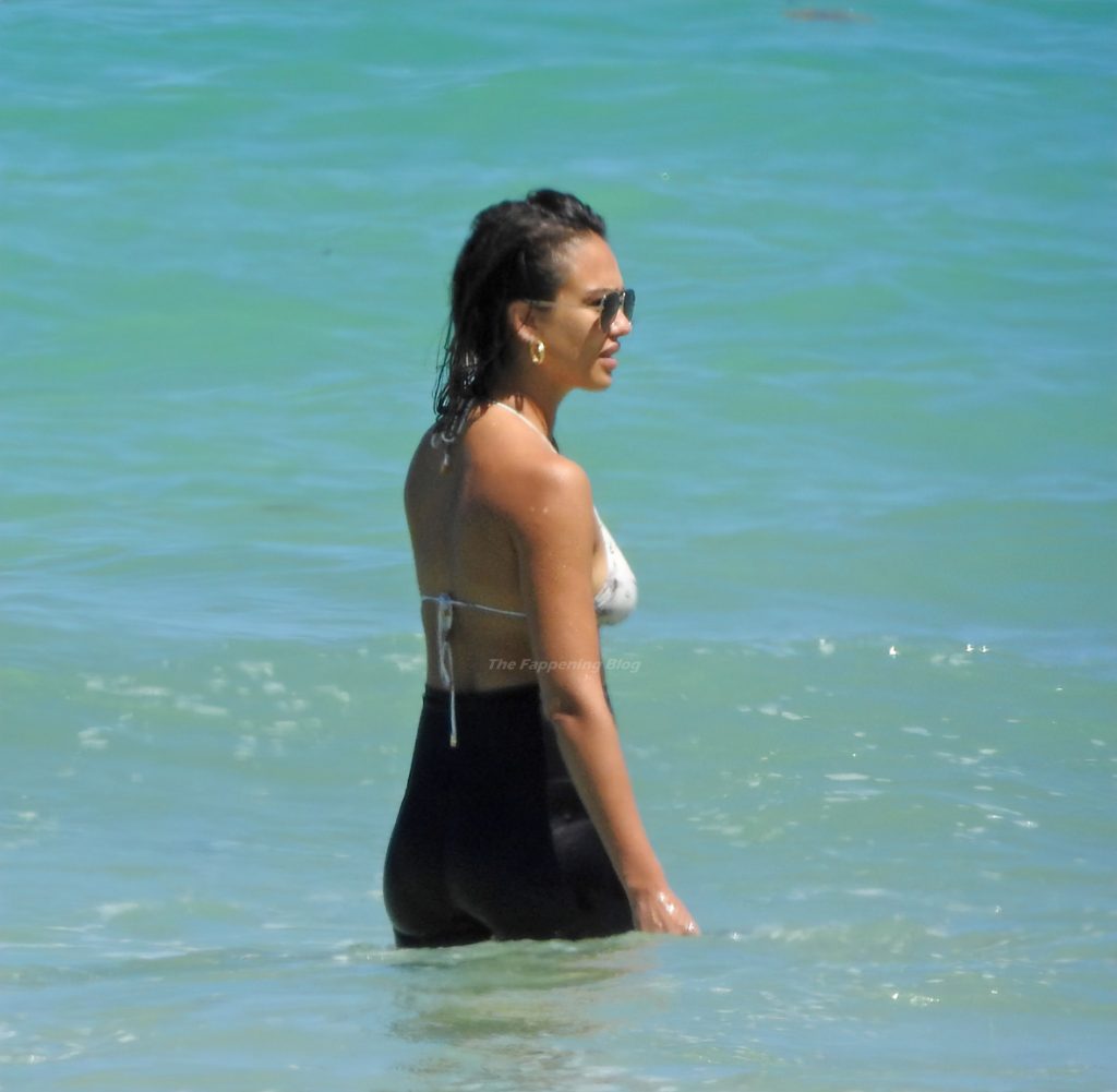 Jessica Alba Soaks Up the Sun in Miami with Her Husband Cash Warren (85 Photos)