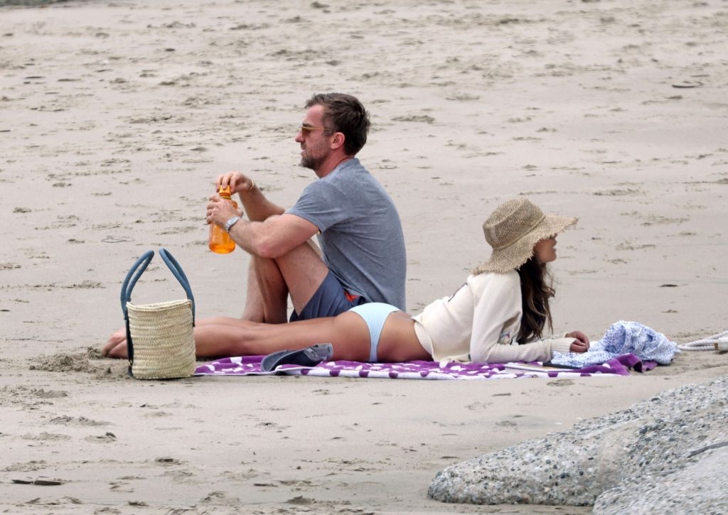 Jordana Brewster &amp; Mason Morfit Have a Romantic Picnic at the Beach (34 Photos)