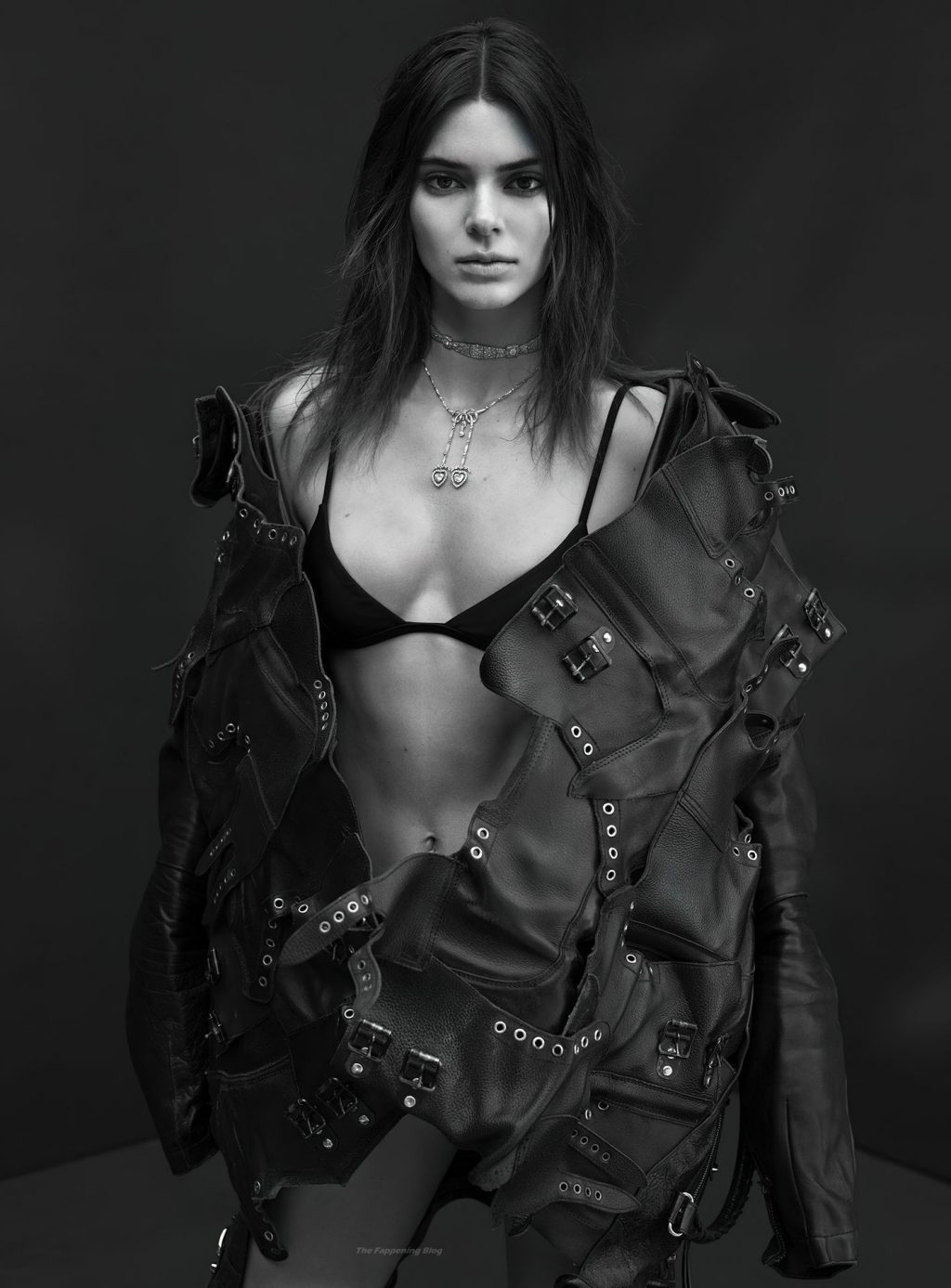 Kendall Jenner Sexy – V Magazine (5 Photos)