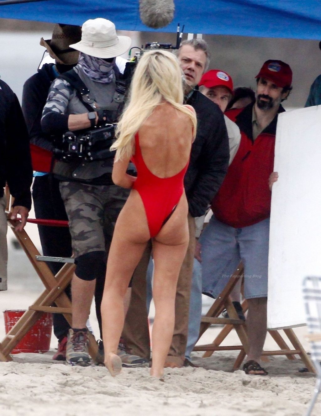 Lily James Transforms Into the Sexy 90’s Baywatch Icon Pamela Anderson on the Set in Malibu (147 Photos)