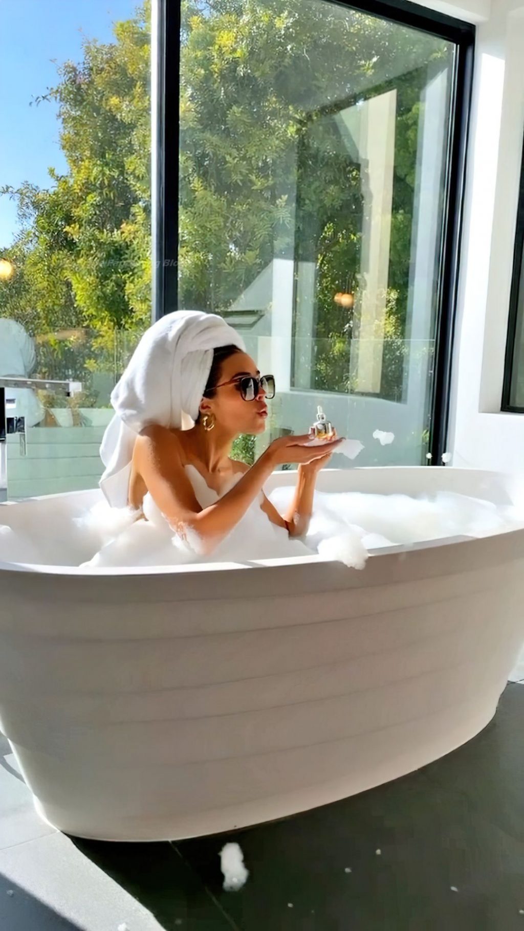 Olivia Culpo Topless (13 Hot Pics + Video)