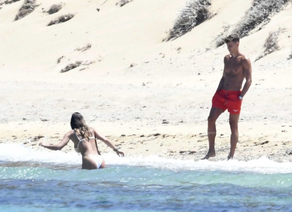 Patricia Noarbe is Seen Showing Some PDA With Marcos Llorente on the Beaches of Mykonos (51 Photos)