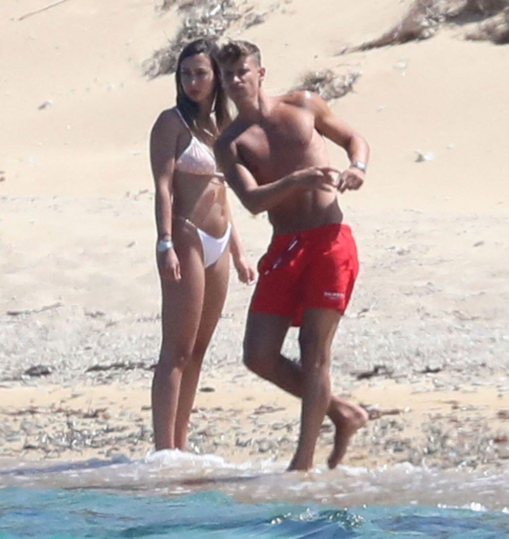 Patricia Noarbe is Seen Showing Some PDA With Marcos Llorente on the Beaches of Mykonos (51 Photos)
