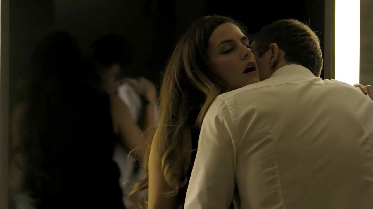 Nude Riley Keough Having Sex in The Girlfriend Experience.