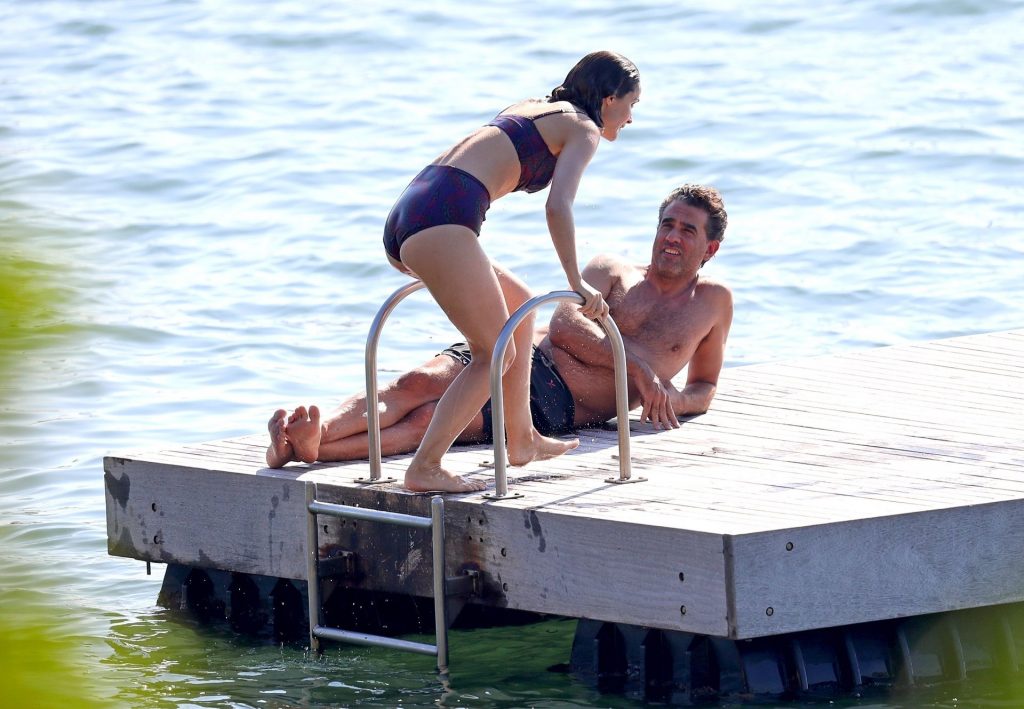 Rose Byrne &amp; Bobby Cannavale Jump Into Their Swimsuits for a Beach Day in Sydney (74 Photos)