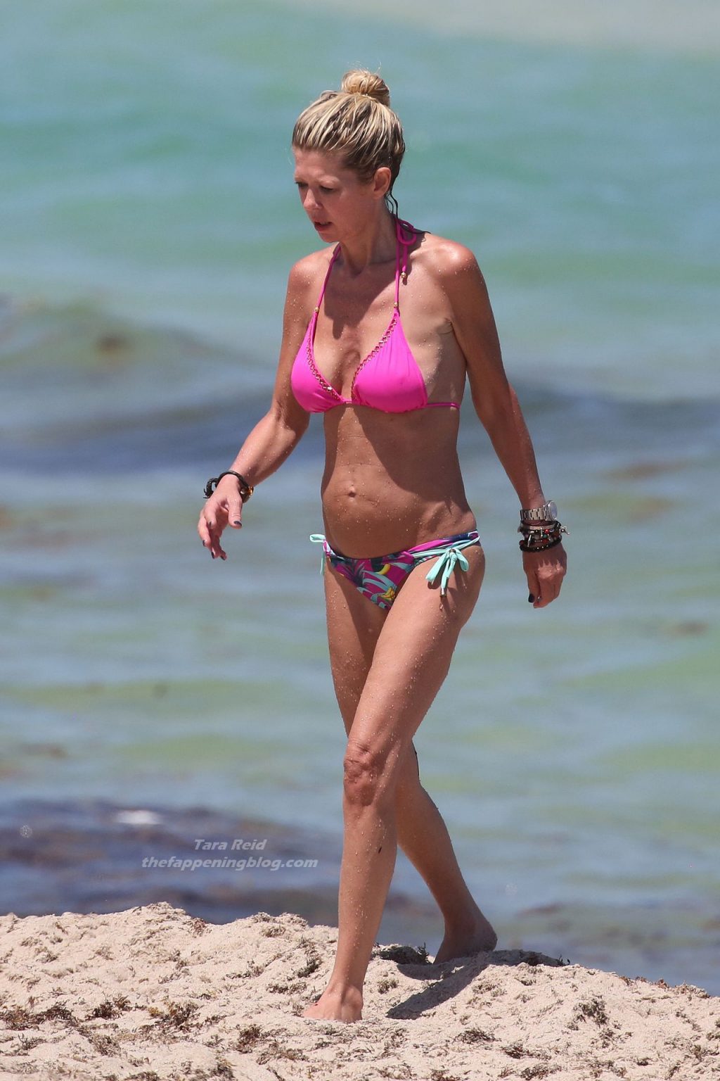 Tara Reid Looks Scary in a Pink Bikini (37 Photos)