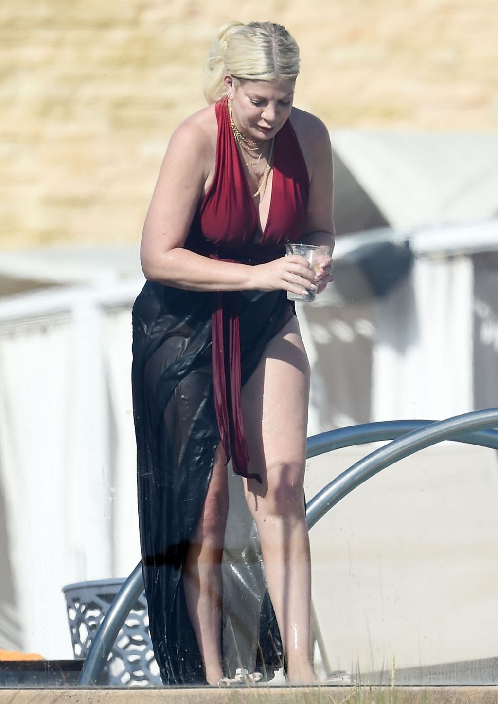 Tori Spelling Slips Into Her Swimsuit with Dean McDermott (46 Photos)