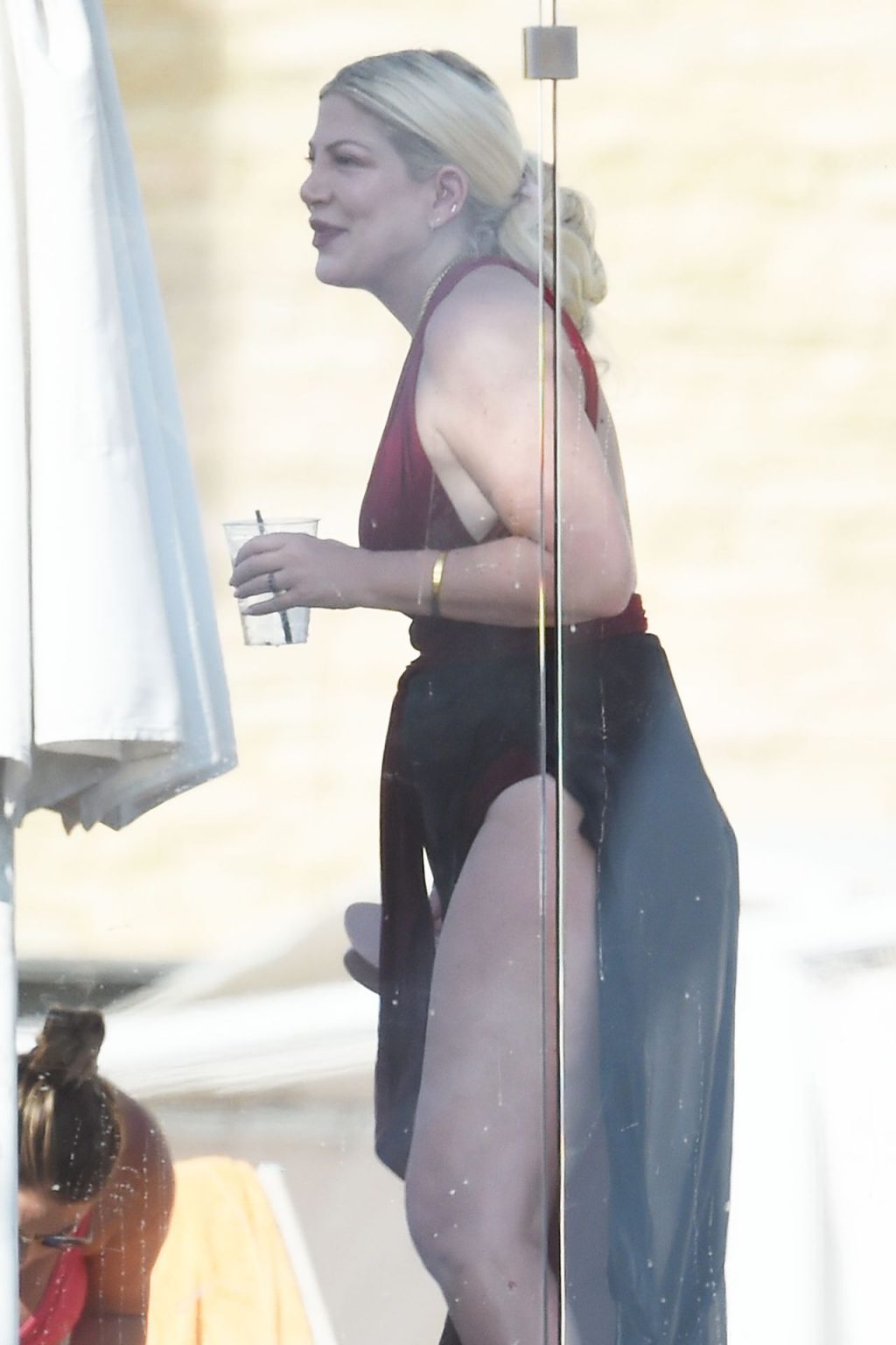 Tori Spelling Slips Into Her Swimsuit with Dean McDermott (46 Photos)