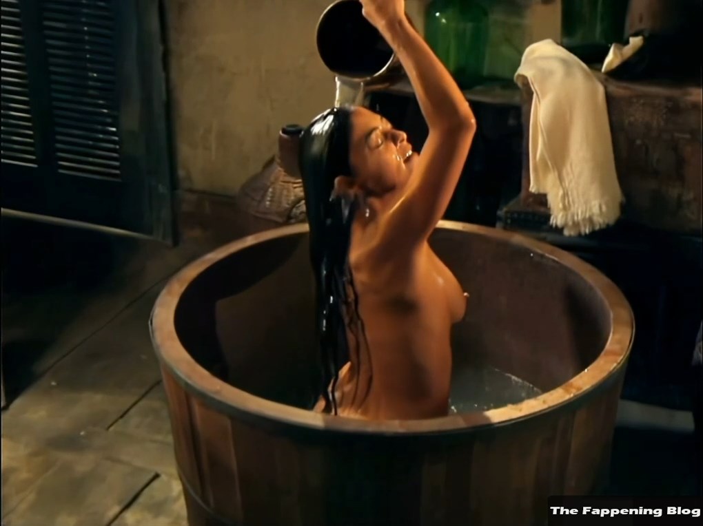 Juliana Paes Nude – Gabriela (34 Photos + Hot Scenes Compilation)