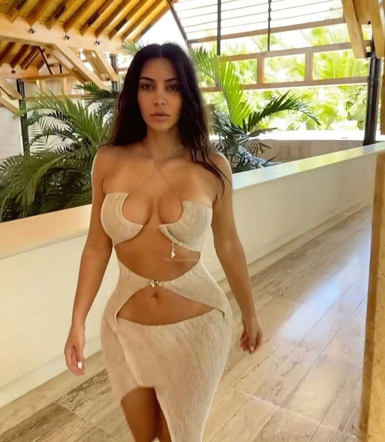 Kim Kardashian Sexy (44 New Photos)