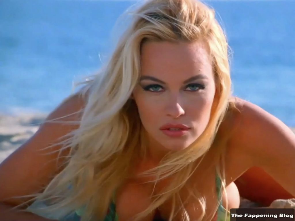 Pamela Anderson Hot – ‘Baywatch’ Ultimate Highlight Reel (21 Pics + Video)