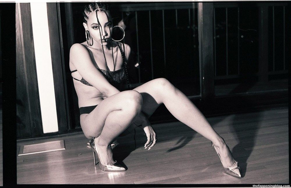 0512043027162_012_Tinashe-Nude-Sexy-Naked-Topless-11-11-thefappeningblog.com_.jpg