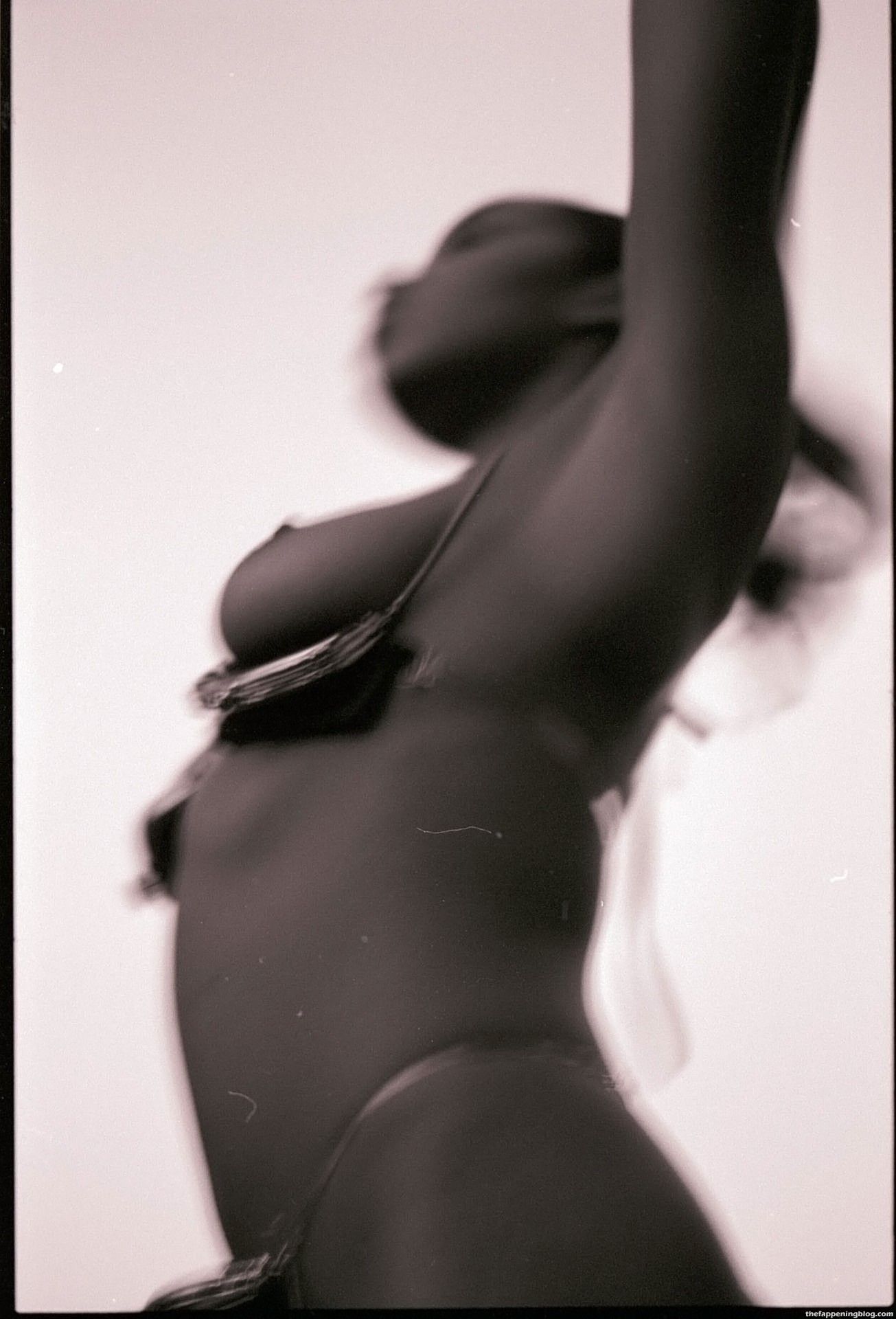 0512043027162_031_Tinashe-Nude-Sexy-Naked-Topless-31-thefappeningblog.com_.jpg