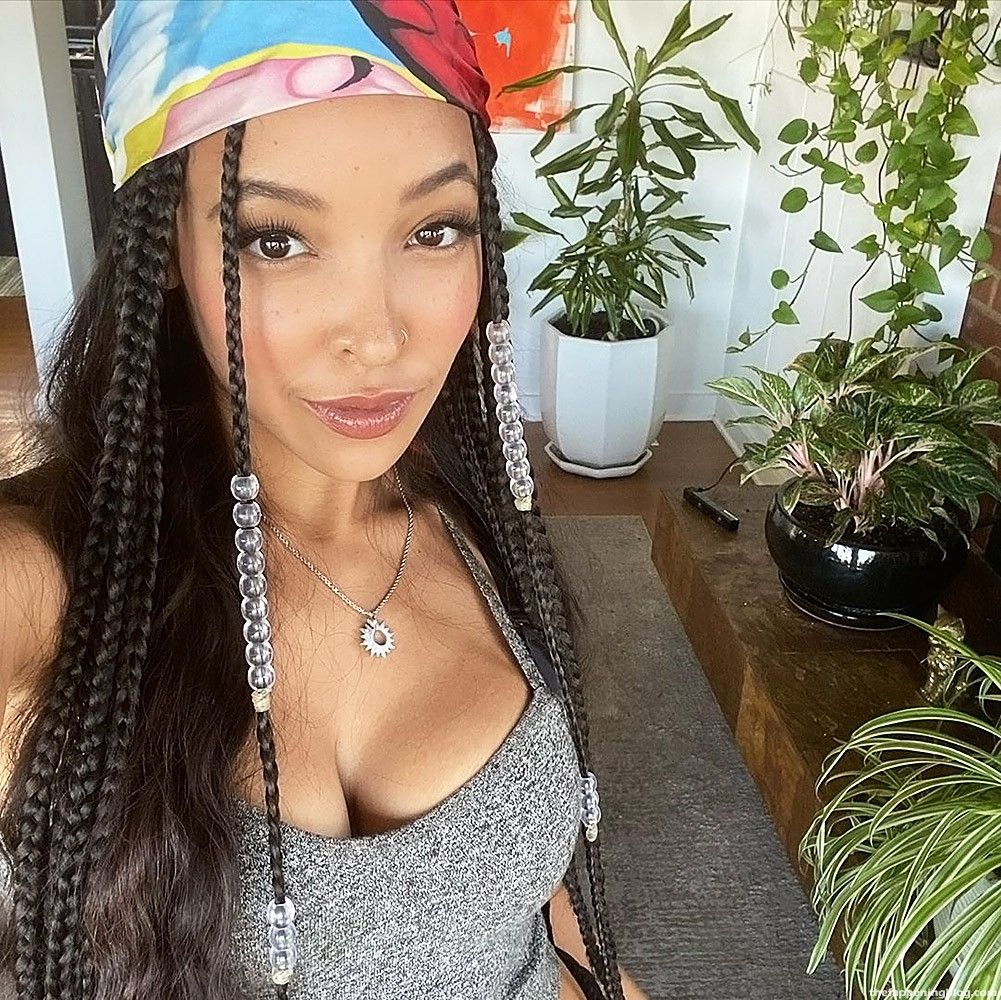 Tinashe Nude &amp; Sexy (159 Photos + Possible LEAKED Sex Video)