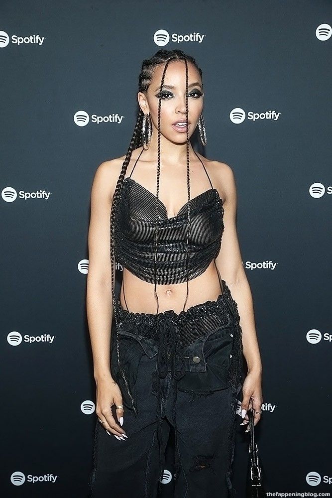 0512043027162_125_Tinashe-See-Through-Boobs-Ass-111-thefappeningblog.com_.jpg