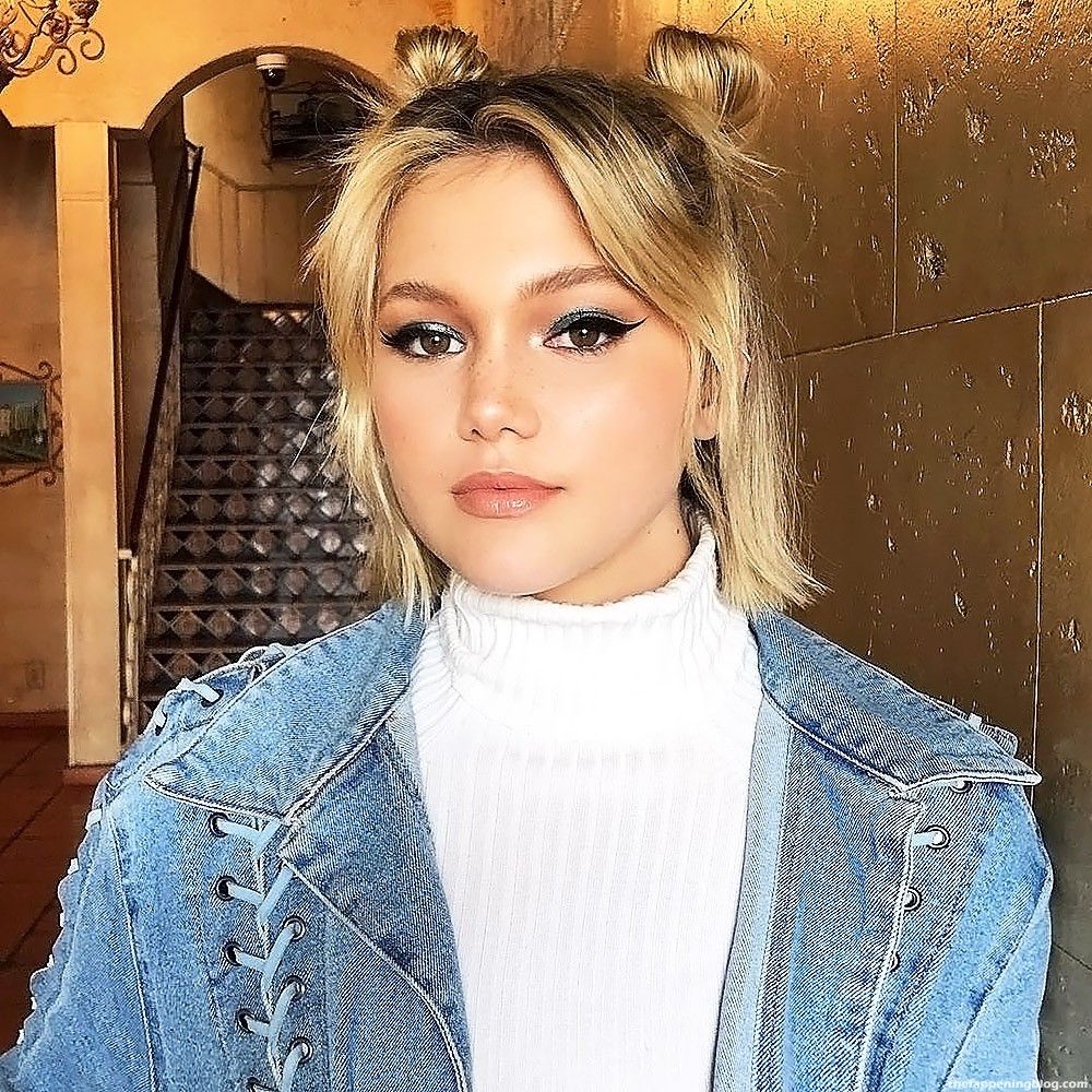 Olivia Holt Slightly NUDE &amp; Hot (156 Photos + Sexy Video Scenes)