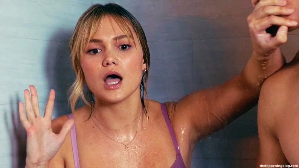 Olivia Holt Slightly NUDE &amp; Hot (156 Photos + Sexy Video Scenes)