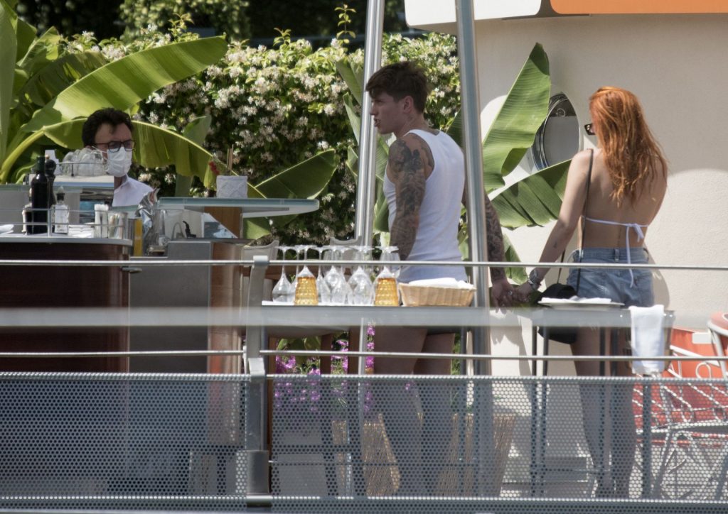 Bella Thorne Spends a Few Days Chilling Out With Her Boyfriend on Their Holidays in Lake Como (102 Photos)