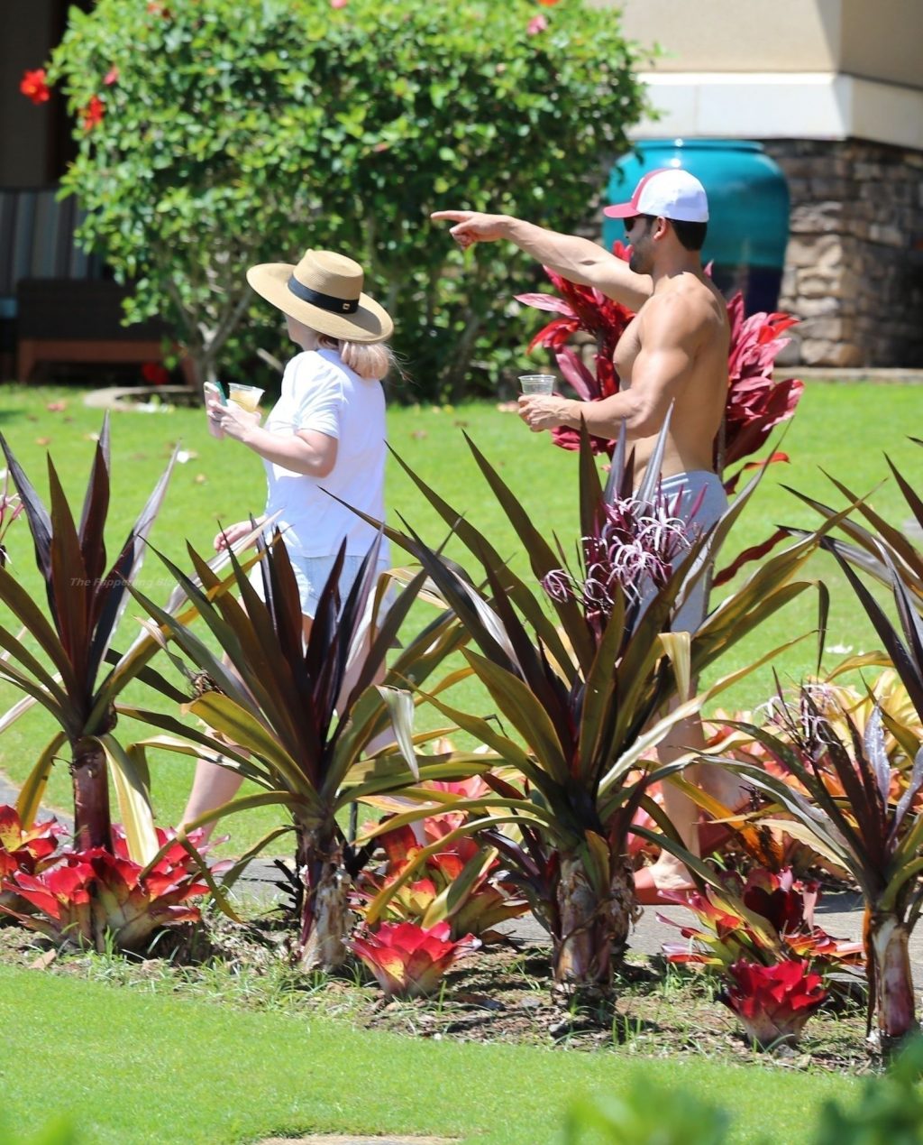 Britney Spears and Her Boyfriend Sam Asghari Escape to Maui After Britney’s Explosive Hearing (31 Photos)