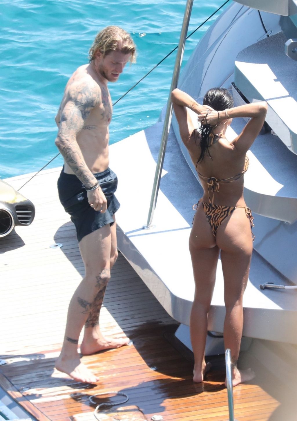Loris Karius is Pictured Enjoying an Day with a Brunette Beauty on a Yacht in Mykonos (63 Photos)