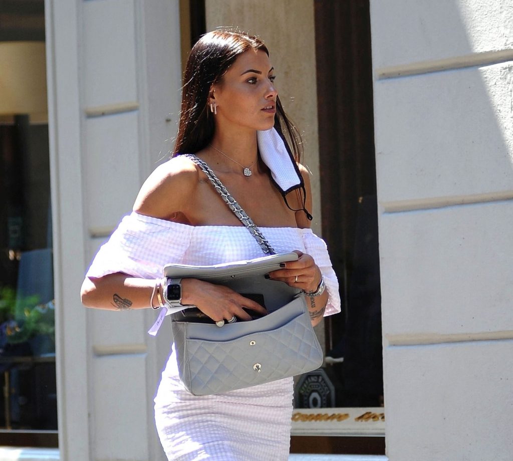 Carolina Stramare Turns a Few Heads as She Goes to Lunch in a Restaurant of Milan (38 Photos)
