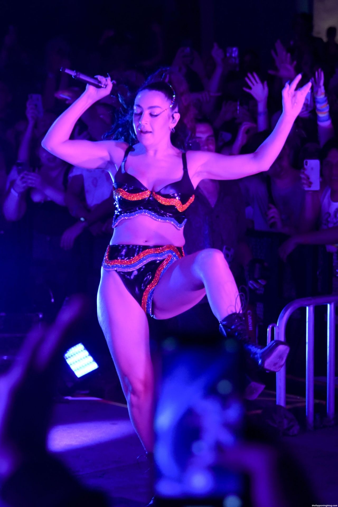 Charli-XCX-Sexy-on-Stage-20-thefappeningblog.com_.jpg