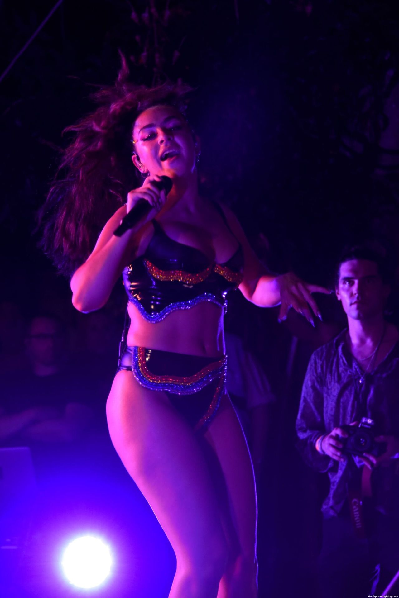 Charli-XCX-Sexy-on-Stage-8-thefappeningblog.com_.jpg