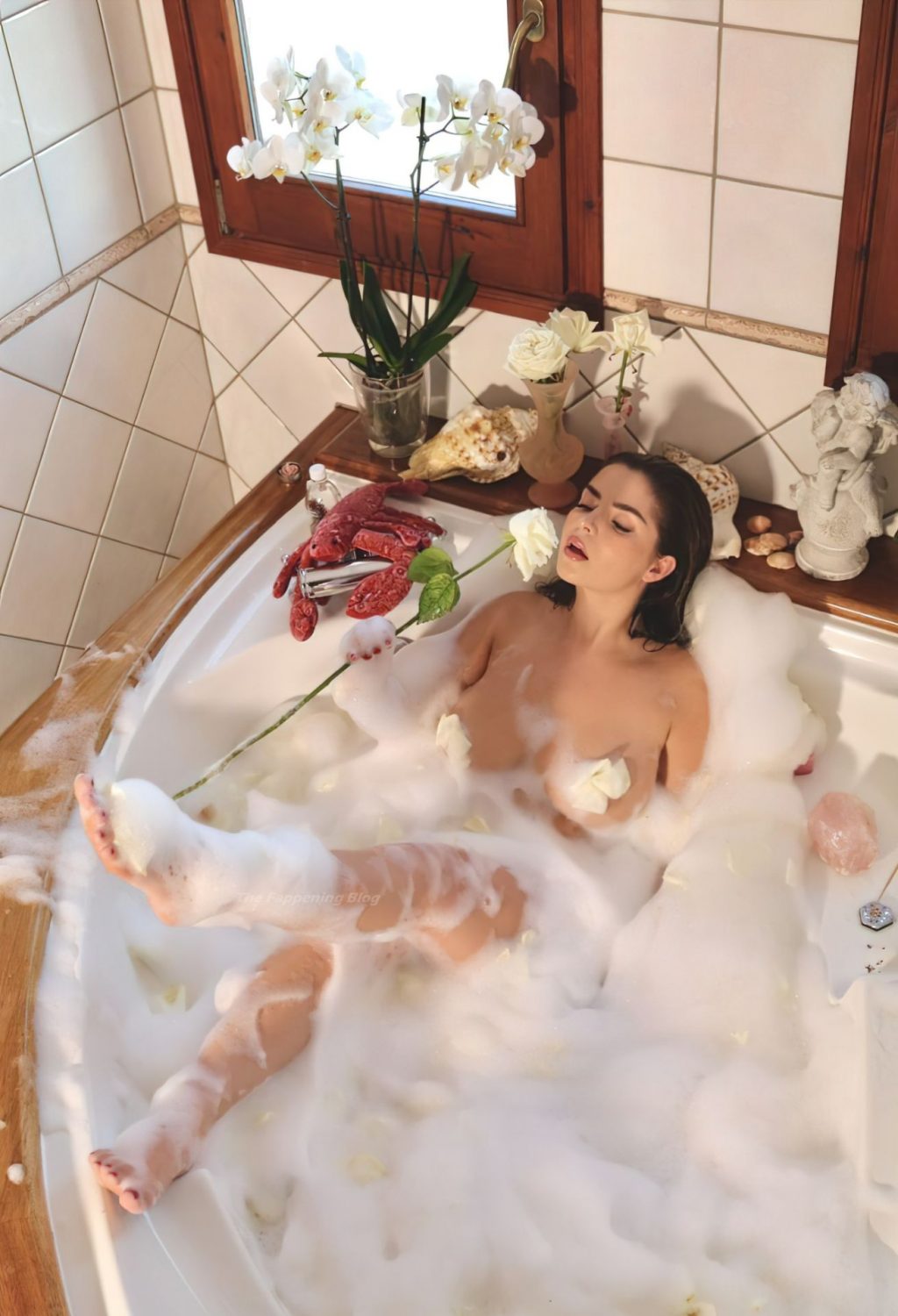 Demi Rose Mawby Nude (7 Photos)