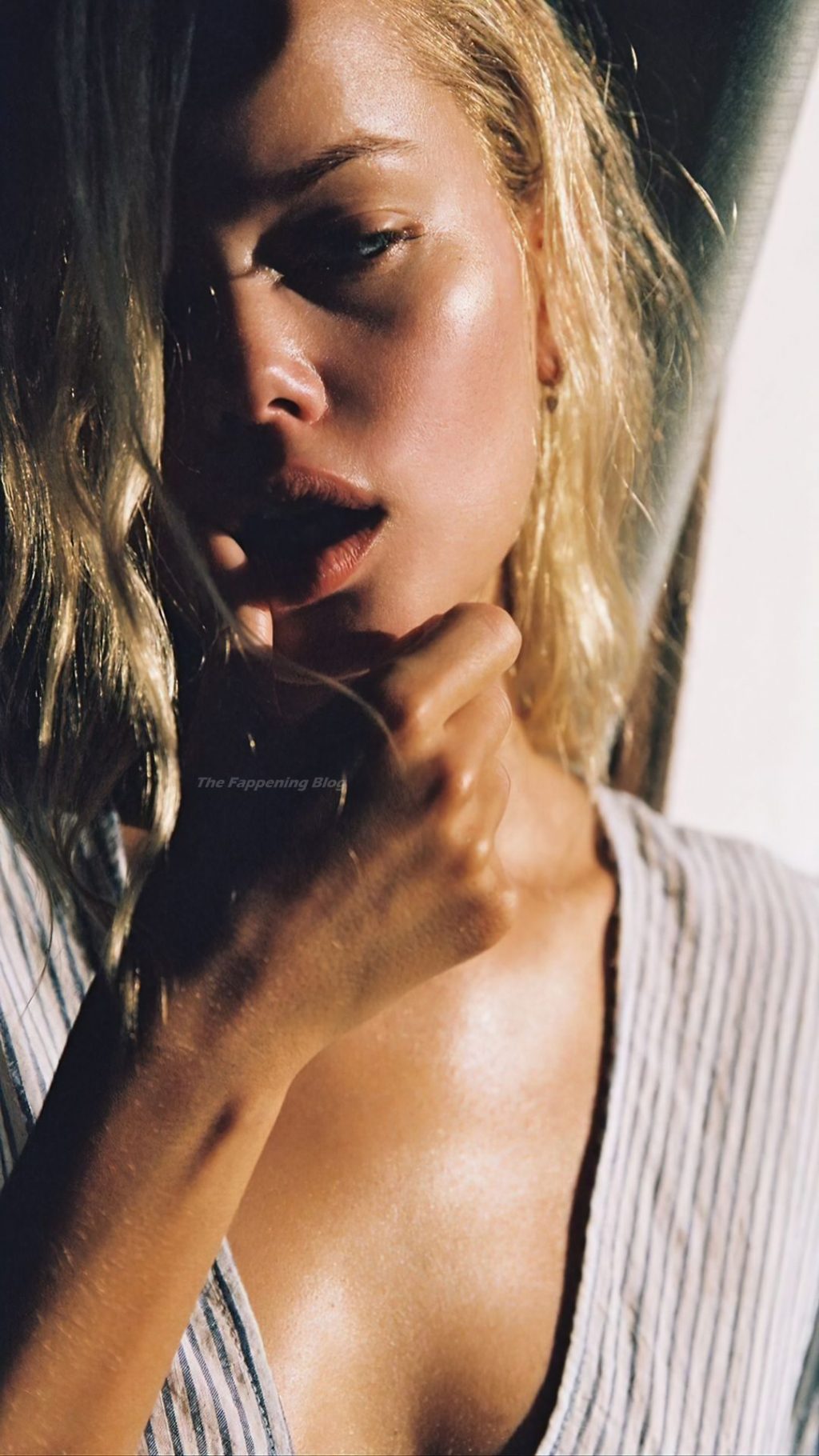 Frida Aasen Sexy &amp; Topless (38 Photos)