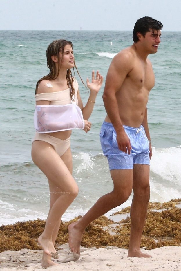 Mason Rudolph Tends To Genie Bouchard’s Injury During A Romantic Break At The Beach 53 Photos