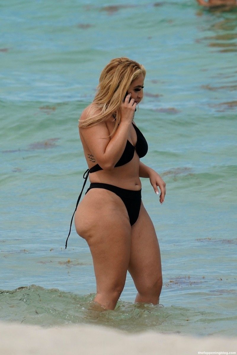 Jojo Zarur Shows Off Her Bikini Body at the Beach in Miami (21 Photos)