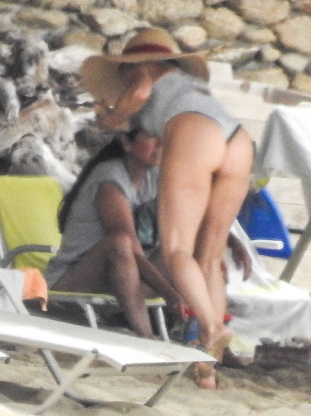 Kate Hudson is Seen Having Fun at the Beach at Skitahos Island in Greece (21 Photos)