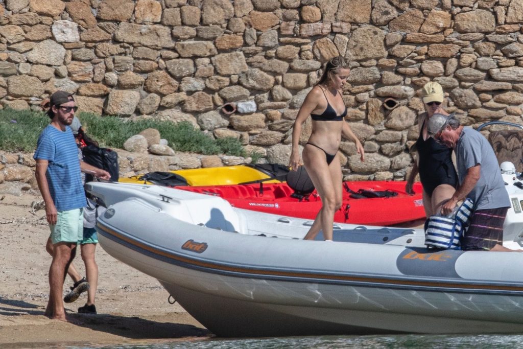 Kate Hudson &amp; Danny Fujikawa Kickoff Summer in Greece (12 Photos)