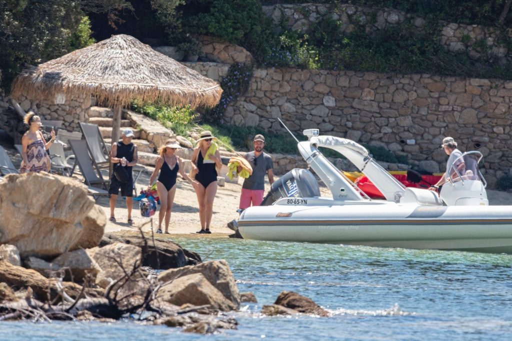 Kate Hudson Continues to Explore Skiathos Island While on Vacation (45 Photos)